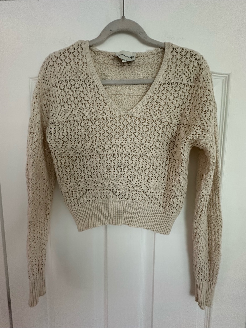 freshman 1996 Beige V-Neck Open-Knit Sweater